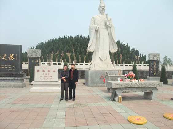 重庆大学lct研究中心博士生讲师卢艳平先生慕名始祖墓拜祖