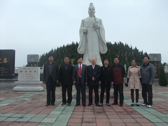 中华高姓宗亲总会顾问高孝初先生傒公墓陵拜祖